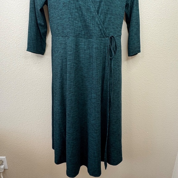 ✨ Torrid Womens Green Ribbed Knit Surplice Wrap Midi Casual Dress Sz. 1 1X 14 16 - Picture 4 of 14